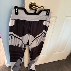 Source Unknown Black and Gray Patterned Leggings